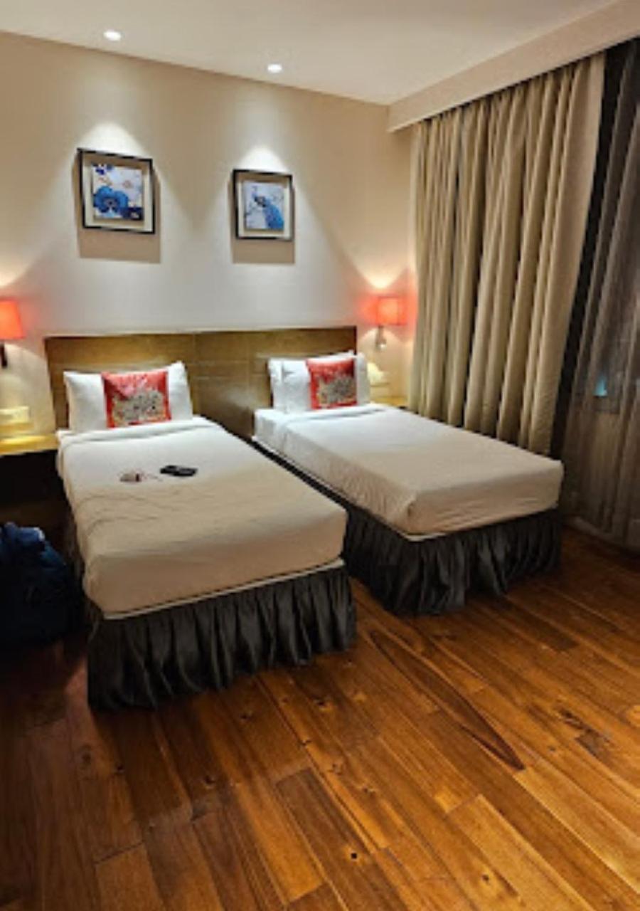 Hotel Le Lotus Grand Kakarmatha Exterior foto